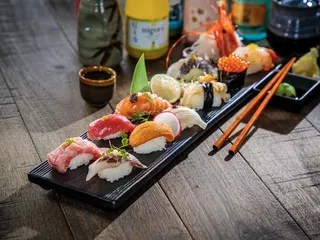 Japanese Castle Sushi & Roll - Paramount 