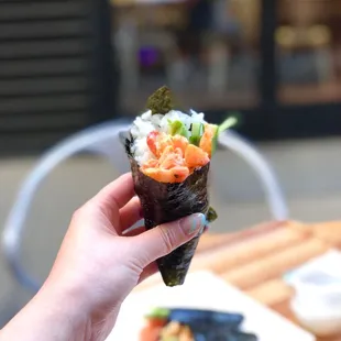 Spicy hamachi handroll