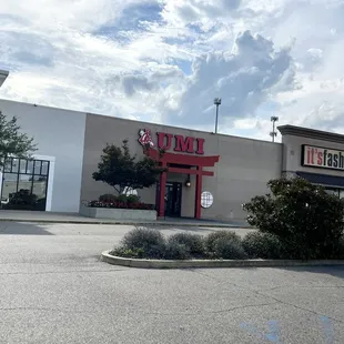 the outside of the restaurant