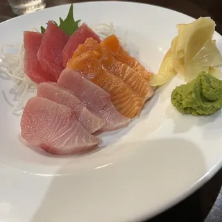 Sashimi (Yellowtail Amberjeck)