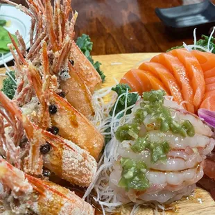 different order of sweet shrimp and salmon sashimi