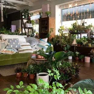 Beautiful lobby at UN.RAVEL! So relaxing and calming while waiting for my service.