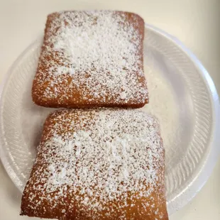 Yummy yummy, the best donut shop.