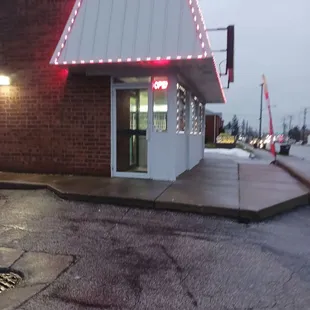 the outside of the restaurant