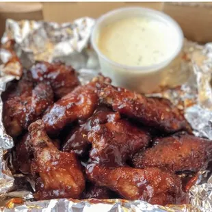bbq chicken, fried chicken wings, chicken wings, fried chicken, chicken wings and fried chicken, poultry, food, bbq wings, chicken