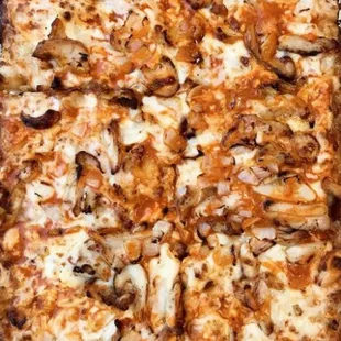 a square pizza with mushrooms and cheese
