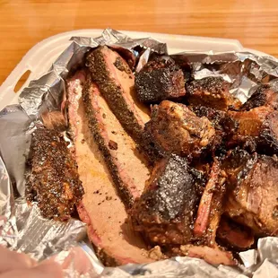 1/2lb of brisket and burnt ends.