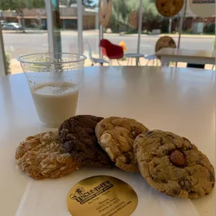 #warmcookiescoldmilk