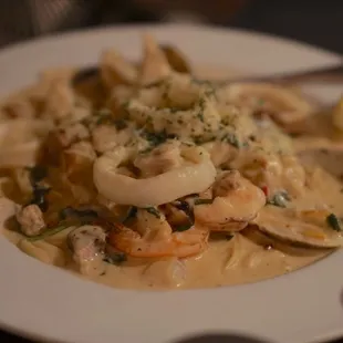 Uncle Bo&apos;s seafood pasta *5/12/22 (changed up the sauce to Alfredo sauce instead)
