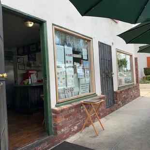 It&apos;s small but nice breakfast place