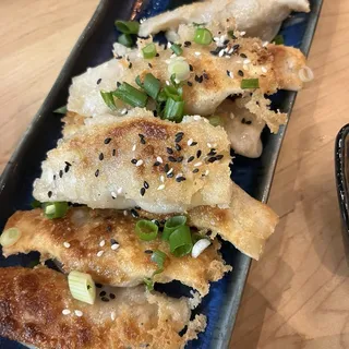 B2. Pork Potstickers (8pcs)