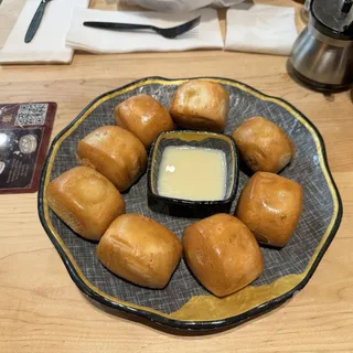 D15. Fried Golden Buns w/ condensed milk(8pcs)