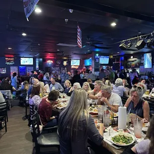 Great food, service and entertainment brings out big crowds on the weekends!