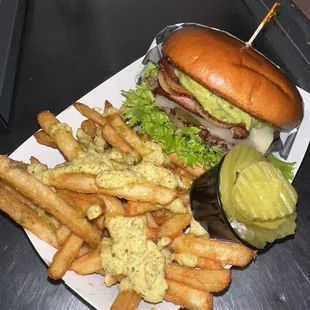 knockout burger with Side Garlic Fry