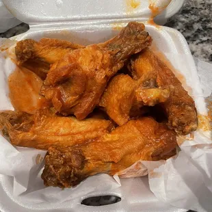 Hot wings: aight, a lil on the dry side.