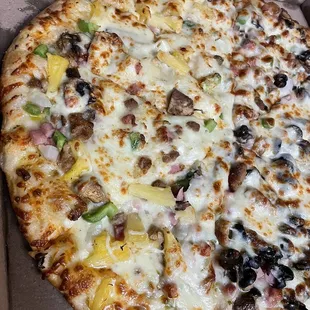 Supreme plus pineapple on half