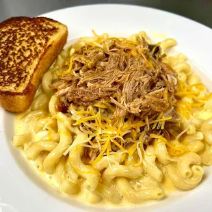 a plate of macaroni and cheese