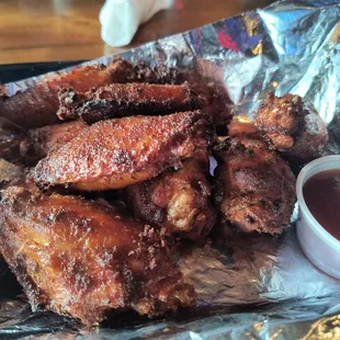 Tuesday special 10 smoked wings for $10... they're not puny either.