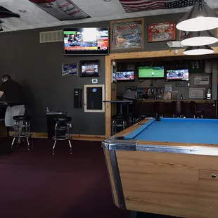 Spacious booth to dine in. Plus some pinball and pool.