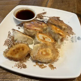 Pan Fried Beef and Green Onion Dumplings (8PCs)