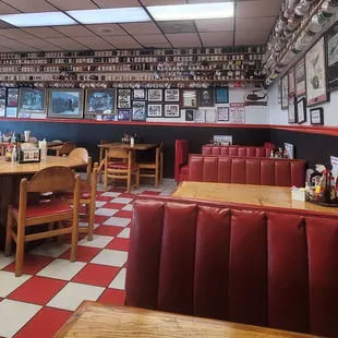 Ex Vietnam veteran a lot of stuff supporting the military also on the wall