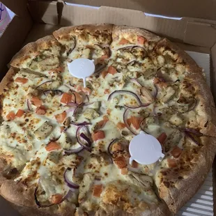 Our Signature Pizza - creamy Garlic Chicken Pizza