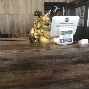 Come in to Qwik Chinese today having a great lunch.