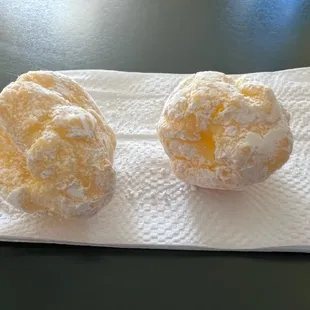 Powdered Cream Puff