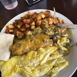 Chilli rellenos with eggs and home fries was outstanding!