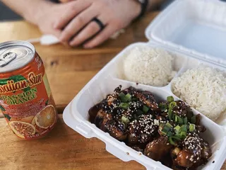 Papi’s Smoke Meat and Grindz