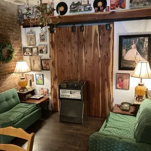 Uncle Wiggly's living room (nostalgic space at back of restaurant)