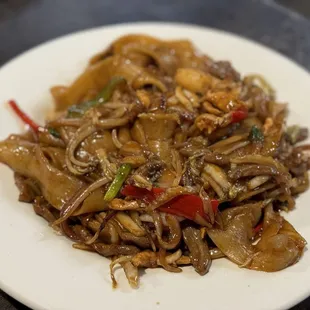 Fried hand drawn wide noodle combination