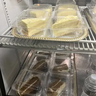 Cheesecake and cake