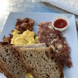 Corned Beef Hash &amp; Eggs