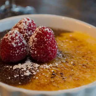 Black and white créeme brulee