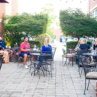 a group of people sitting outside of a restaurant