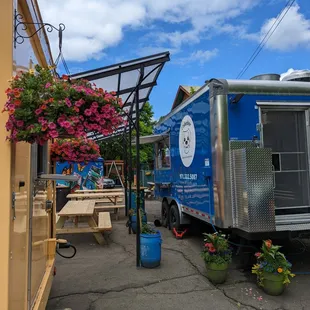 Underbite at the Short Box Food Carts pod