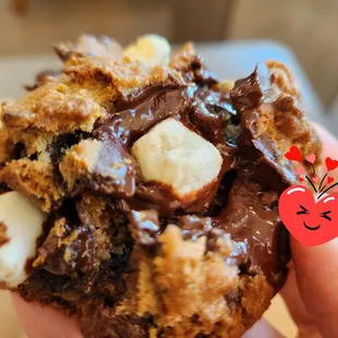 S&apos;more cookie. You must try this!! (Warm it up )