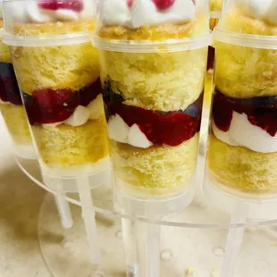 Chantilly Berry Cake Push Pop
