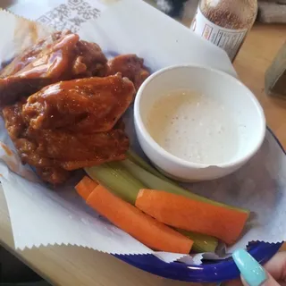 CHICKEN WINGS