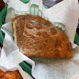 "POCO QUESO" QUESADILLA