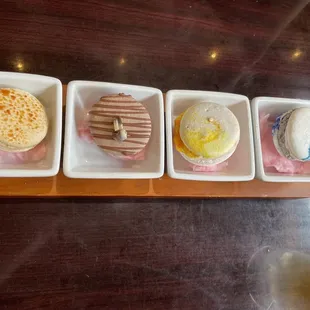 Macaron flight