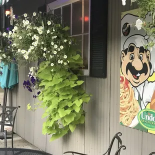 the outside of a restaurant