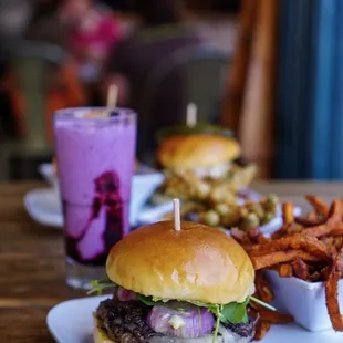 Big Bison Burger - IG: @nelson_eats