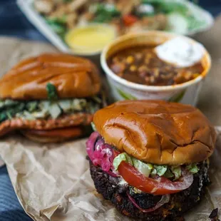 Veggie Burger and Vegetarian Chili - IG: @nelson_eats