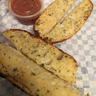 Garlic bread, Huge pieces 10inch+. Very tasty in garlic and butter, should have gotten more