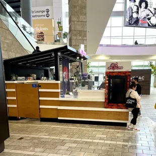 Their kiosk within the Westfield mall in Tukwila near the escalators leading up to the movie theater