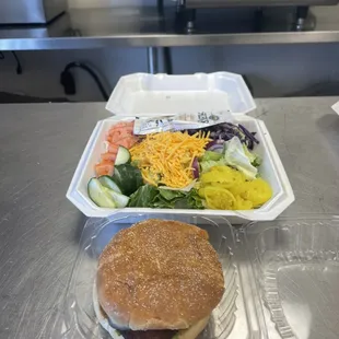 Hamburger 
House salad