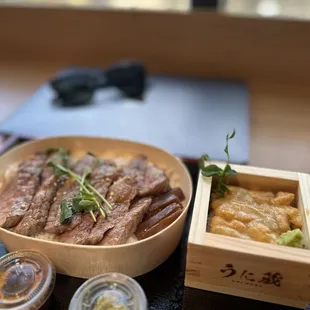 プレミアム和牛弁当と、ウニ丼