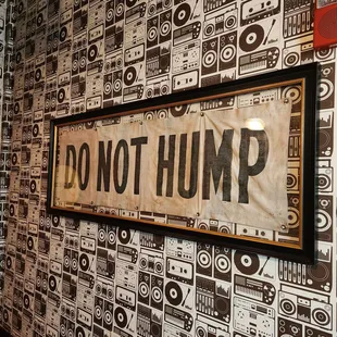 a do not hump sign on a wall